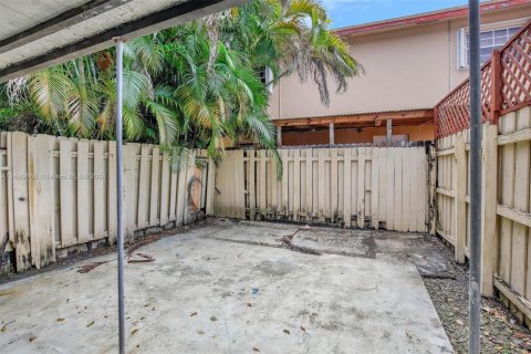 Adosado en venta en Hialeah, Florida, 2 dormitorios, 104.24 m2 № 1764803 - foto 29