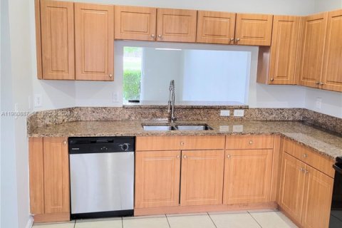 Купить таунхаус в Мирамар, Флорида 3 спальни, 121.33м2, № 2045206 - фото 5