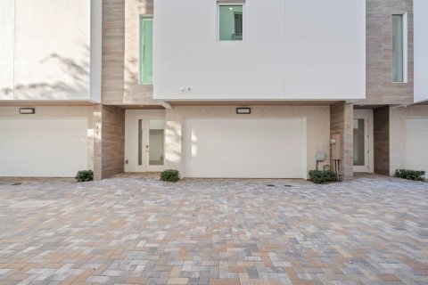 Townhouse in Fort Lauderdale, Florida 3 bedrooms, 311.04 sq.m. № 2154631 - photo 25