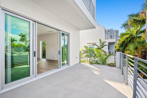 Townhouse in Fort Lauderdale, Florida 3 bedrooms, 311.04 sq.m. № 2154631 - photo 13
