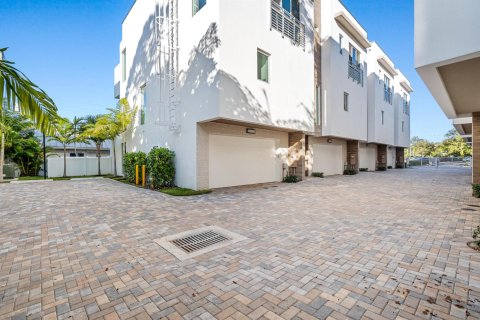 Townhouse in Fort Lauderdale, Florida 3 bedrooms, 311.04 sq.m. № 2154631 - photo 24