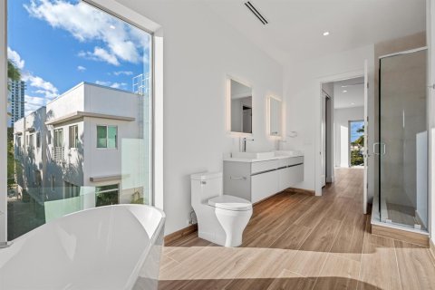 Townhouse in Fort Lauderdale, Florida 3 bedrooms, 311.04 sq.m. № 2154631 - photo 8