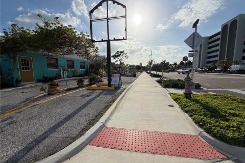 Commercial property in Saint Petersburg, Florida 274.43 sq.m. № 2142178 - photo 6