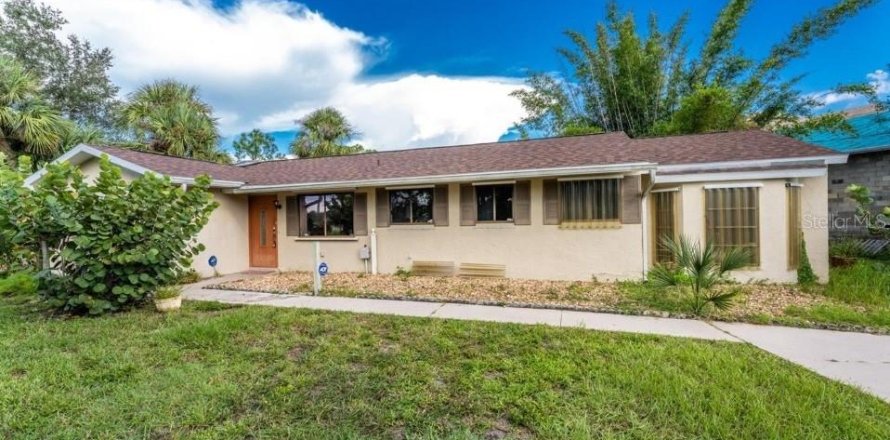 House in Port Charlotte, Florida 3 bedrooms, 152.92 sq.m. № 1851504