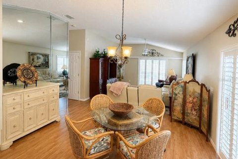 Villa ou maison à louer à The Villages, Floride: 2 chambres, 102.38 m2 № 2414029 - photo 5