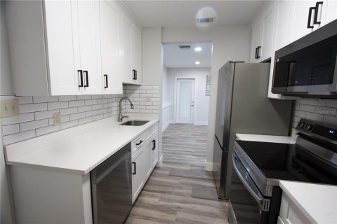Villa ou maison à louer à Tampa, Floride: 2 chambres, 94.39 m2 № 1914832 - photo 9