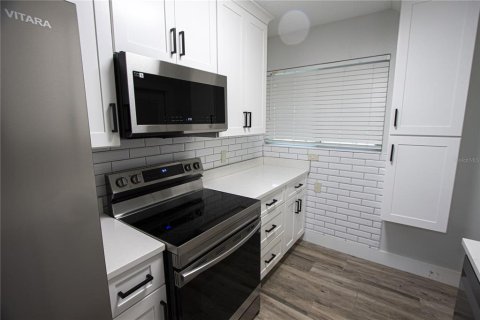 Villa ou maison à louer à Tampa, Floride: 2 chambres, 94.39 m2 № 1914832 - photo 8