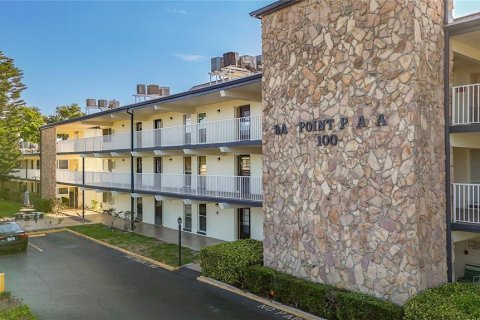 Condo in Saint Petersburg, Florida, 1 bedroom  № 1750950 - photo 2