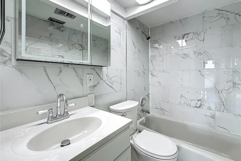 Condo in Saint Petersburg, Florida, 1 bedroom  № 1750950 - photo 18