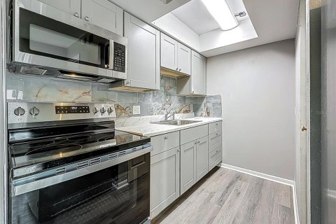 Condo in Saint Petersburg, Florida, 1 bedroom  № 1750950 - photo 12