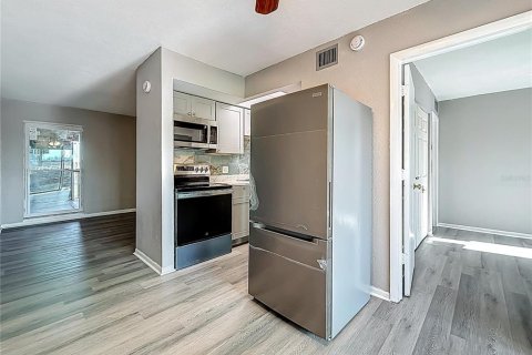 Condo in Saint Petersburg, Florida, 1 bedroom  № 1750950 - photo 14