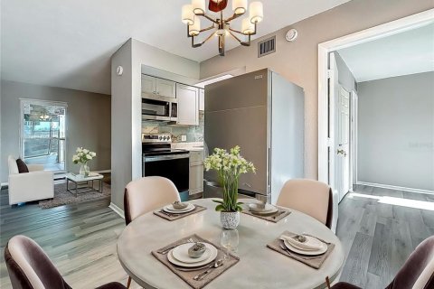 Condo in Saint Petersburg, Florida, 1 bedroom  № 1750950 - photo 8