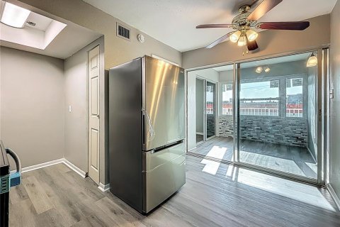 Condo in Saint Petersburg, Florida, 1 bedroom  № 1750950 - photo 11