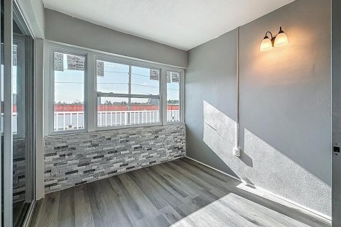 Condo in Saint Petersburg, Florida, 1 bedroom  № 1750950 - photo 23