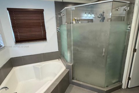 Купить виллу или дом в Пемброк-Пайнс, Флорида 4 спальни, 210.98м2, № 2029569 - фото 20