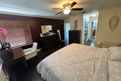 Купить виллу или дом в Пемброк-Пайнс, Флорида 4 спальни, 210.98м2, № 2029569 - фото 17