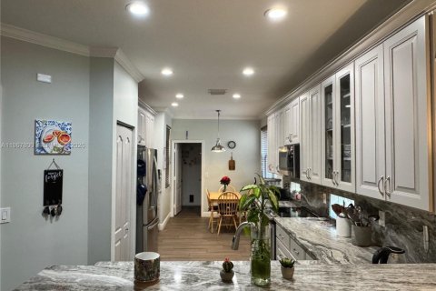 Купить виллу или дом в Пемброк-Пайнс, Флорида 4 спальни, 210.98м2, № 2029569 - фото 7