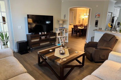 Купить виллу или дом в Пемброк-Пайнс, Флорида 4 спальни, 210.98м2, № 2029569 - фото 11