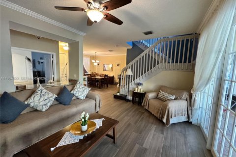 Купить виллу или дом в Пемброк-Пайнс, Флорида 4 спальни, 210.98м2, № 2029569 - фото 3