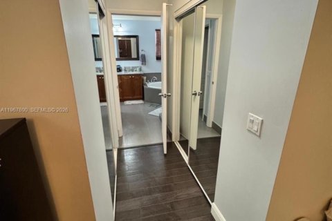 Купить виллу или дом в Пемброк-Пайнс, Флорида 4 спальни, 210.98м2, № 2029569 - фото 18