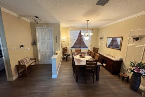 Купить виллу или дом в Пемброк-Пайнс, Флорида 4 спальни, 210.98м2, № 2029569 - фото 2