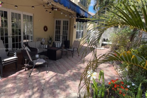 Купить виллу или дом в Пемброк-Пайнс, Флорида 4 спальни, 210.98м2, № 2029569 - фото 26