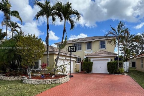 Купить виллу или дом в Пемброк-Пайнс, Флорида 4 спальни, 210.98м2, № 2029569 - фото 1