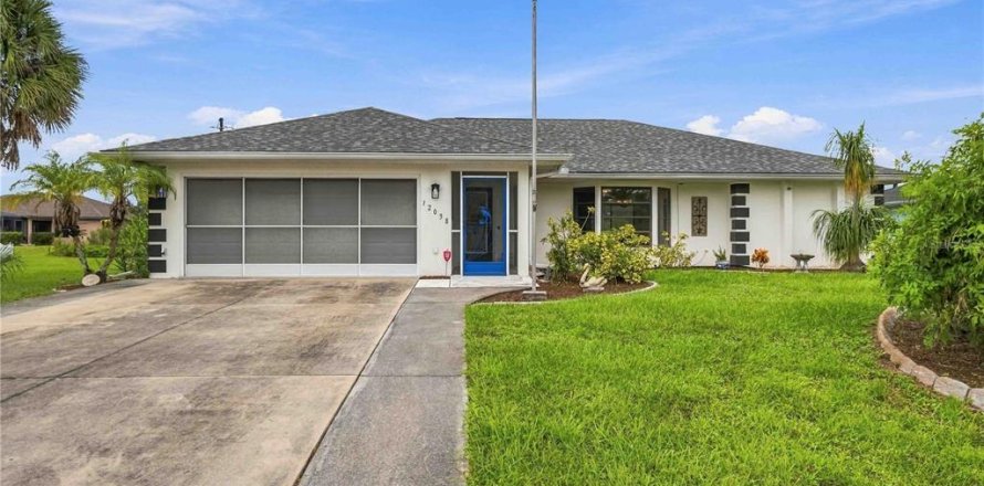 Casa en Port Charlotte, Florida 3 dormitorios, 169.83 m2 № 2386594
