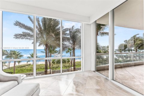 Condo in Sunny Isles Beach, Florida, 4 bedrooms  № 2013651 - photo 17