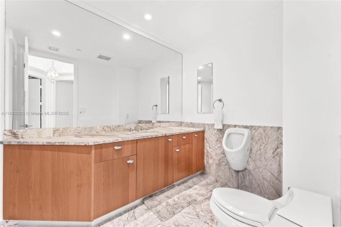 Condo in Sunny Isles Beach, Florida, 4 bedrooms  № 2013651 - photo 19