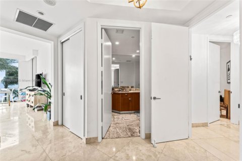 Condo in Sunny Isles Beach, Florida, 4 bedrooms  № 2013651 - photo 22