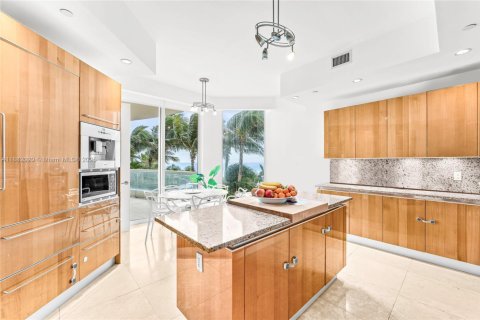 Condo in Sunny Isles Beach, Florida, 4 bedrooms  № 2013651 - photo 14