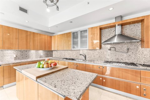 Condo in Sunny Isles Beach, Florida, 4 bedrooms  № 2013651 - photo 10