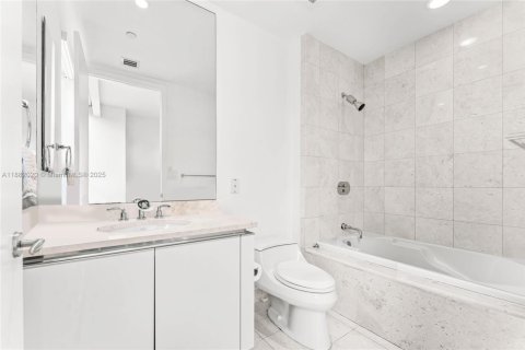 Condo in Sunny Isles Beach, Florida, 4 bedrooms  № 2013651 - photo 29