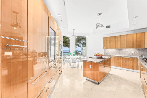 Condo in Sunny Isles Beach, Florida, 4 bedrooms  № 2013651 - photo 13