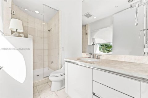Condo in Sunny Isles Beach, Florida, 4 bedrooms  № 2013651 - photo 24