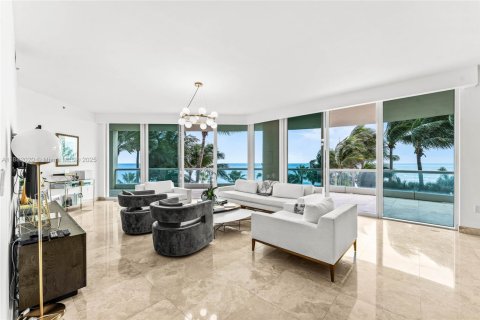 Condo in Sunny Isles Beach, Florida, 4 bedrooms  № 2013651 - photo 1