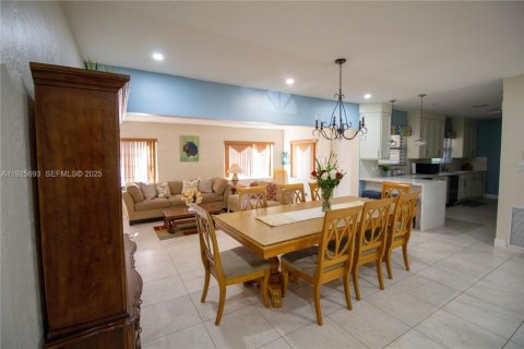 Casa en venta en Miami, Florida, 3 dormitorios, 161.19 m2 № 1984316 - foto 15