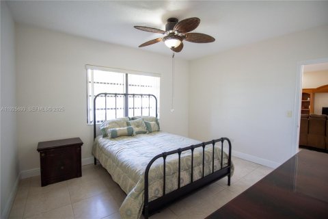 Casa en venta en Miami, Florida, 3 dormitorios, 161.19 m2 № 1984316 - foto 22