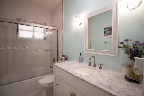 Casa en venta en Miami, Florida, 3 dormitorios, 161.19 m2 № 1984316 - foto 23