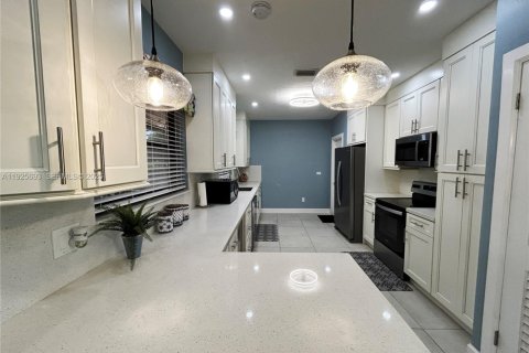 Casa en venta en Miami, Florida, 3 dormitorios, 161.19 m2 № 1984316 - foto 4