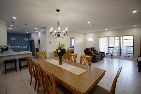 Casa en venta en Miami, Florida, 3 dormitorios, 161.19 m2 № 1984316 - foto 16