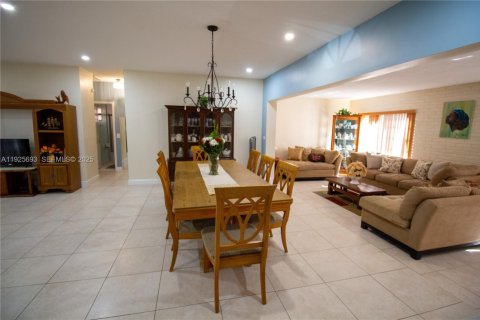 Casa en venta en Miami, Florida, 3 dormitorios, 161.19 m2 № 1984316 - foto 14