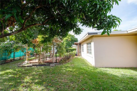 Casa en venta en Miami, Florida, 3 dormitorios, 161.19 m2 № 1984316 - foto 29