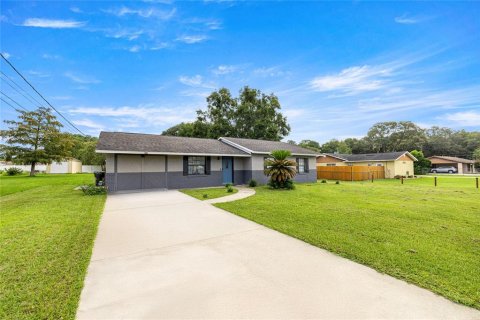 House in Ocala, Florida 4 bedrooms, 136.94 sq.m. № 1909647 - photo 2