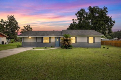 House in Ocala, Florida 4 bedrooms, 136.94 sq.m. № 1909647 - photo 1