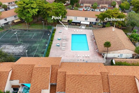 Touwnhouse à vendre à Plantation, Floride: 4 chambres, 193.24 m2 № 2091215 - photo 5