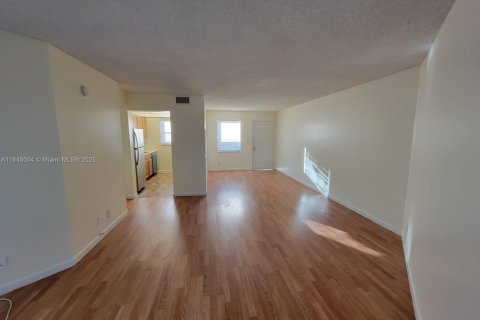 Condo in West Palm Beach, Florida, 1 bedroom  № 1840760 - photo 3