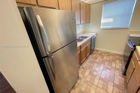 Condo in West Palm Beach, Florida, 1 bedroom  № 1840760 - photo 7