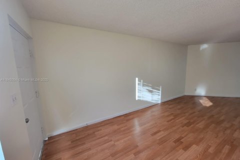 Condo in West Palm Beach, Florida, 1 bedroom  № 1840760 - photo 9